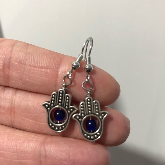 Jewelry - Hasna hand earrings